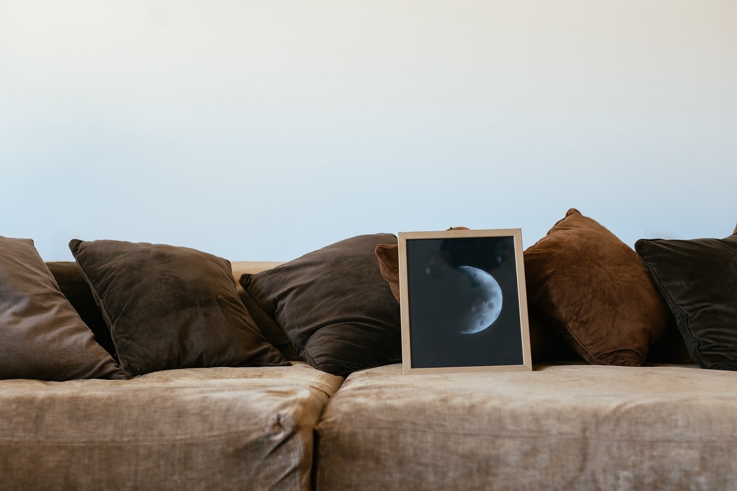 nca su fondo scuro sempre tra le atmosfere preferite π Quadretto del giorno e luna bianca su fondo scuro sempre tra le atmosfere preferite π
artgallery art artist artdesign interiordesign artinterior artistsupport artpainting paint painting artoftheday artoninstagram artprint artofvisuals artpaint artpost artstudio artworks artinstadaily artinstudio
