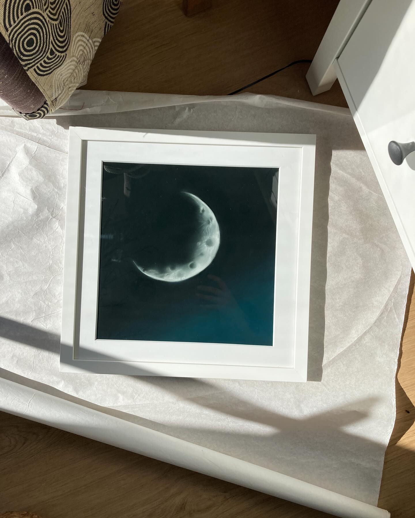 𝑩𝒍𝒖 𝒏𝒐𝒕𝒕𝒆 
piccola luna su commissione 

artoftheday artcommission pastel moon